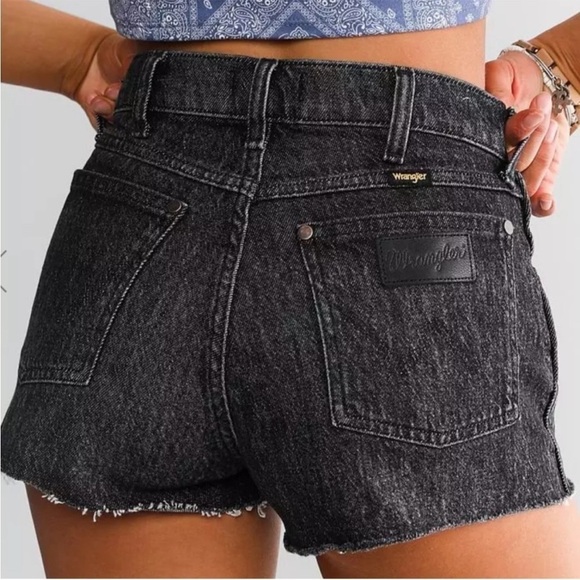 NWT Wrangler Festival High Waisted Cutoff Denim Shorts In Granite - Picture 2 of 11